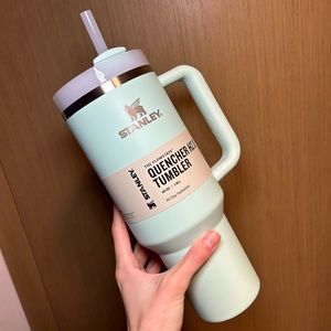 Mint Stanley quencher cup 40oz perfect condition.